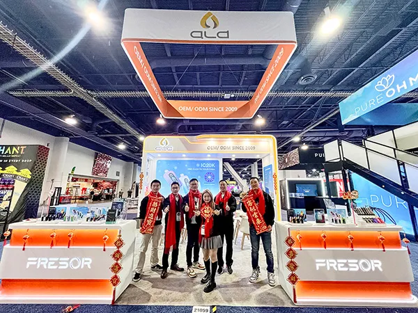 TPE25-Exhibitors-group-photo-at-the-booth_thumb